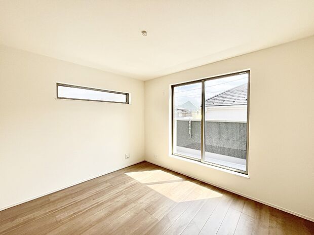 ～Bed Room～　子供部屋はお子様にとって大変重な役割があります。子供一人で過ごす空間を与えることで、宿題や勉強時間も自然と増えまた自ら部屋の片付けや掃除なども促すことに繋がります。