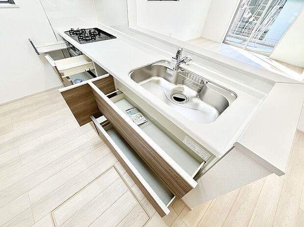 ◆B号棟◆使いやすさを優先したスライド式収納タイプ！