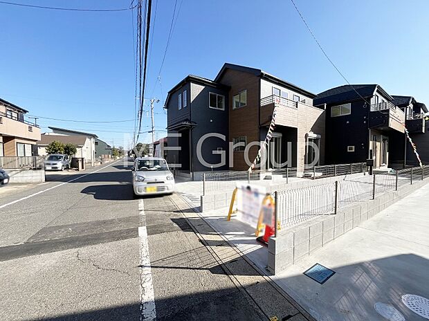 ~Exterior~ 前面道路:北西 6.87m 公道 前面道路は閑静な住宅地をはしる車通りの少ない道路。駐車の出し入れもらくらくです!ご不明点・現地見学のご希望は、お気軽にお問い合わせください!