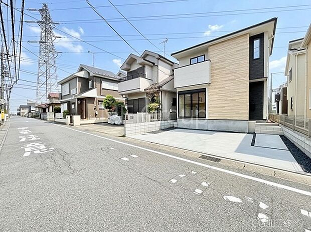 ～Exterior～　前面道路：東 5.4m 公道　前面道路は閑静な住宅地をはしる車通りの少ない道路。駐車の出し入れもらくらくです！ご不明点・現地見学のご希望は、お気軽にお問い合わせください！