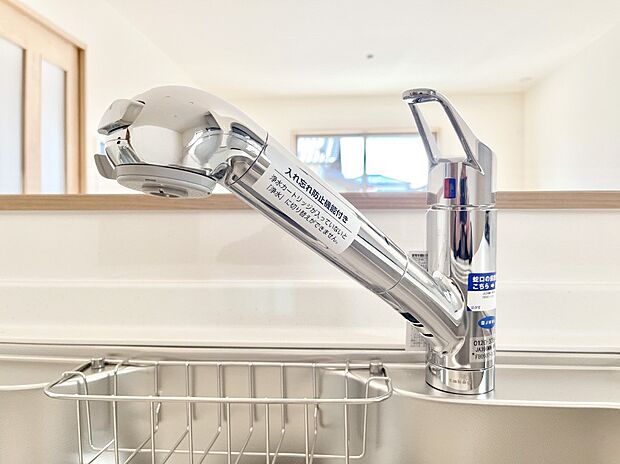 いつでも清潔なおいしいお水を。一つの水栓で水道水と浄水を使い分け。