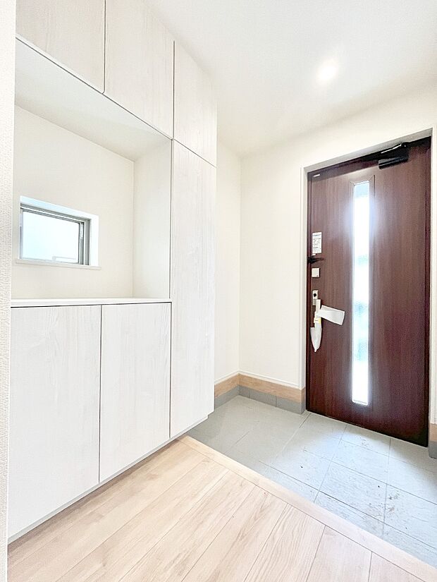 飾り棚を利用して、お越しいただくお客様をおもてなしできます。