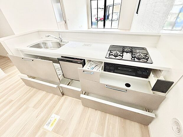 使いやすさを優先したスライド式収納タイプ!