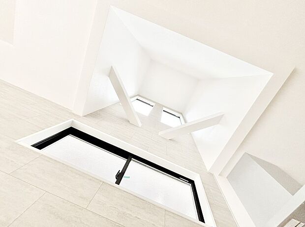 お部屋に明るさと開放感をプラスしてくれる吹抜を採用しました!