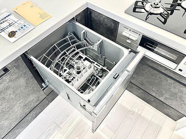 面倒なお片づけは食洗機にお任せ！家事の負担が減って、時間にも気持ちにもゆとりができます。