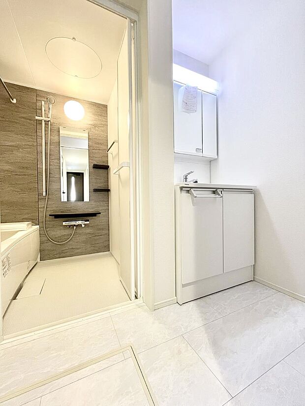 清潔感のある快適空間です。毎日の身支度も気持ち良くお使い頂けます。 