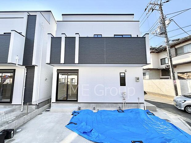 ◆1号棟◆〜Exterior〜　角地により陽当り・風通し良好。一戸建ての大きなメリットは、自分達の「土地」を「自由に」使える事です。ガーデニングやＤＩＹ，車やバイクの趣味など様々な用途で利用できます。