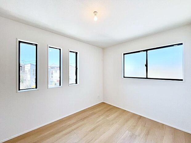 2面採光なので、明るく風通しも良く心地良い生活が送れます。