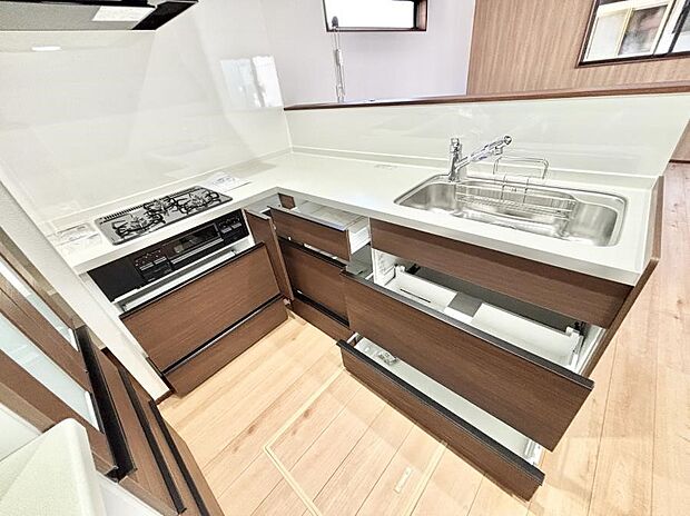 使いやすさを優先したスライド式収納タイプ!