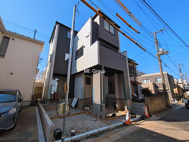 ~Exterior~ JR総武本線「津田沼」駅より徒歩8分!駅近の利便性と豊かな自然を享受する住環境のもと、彩り豊かな快適な暮らしは家族を笑顔にしてくれそうです。