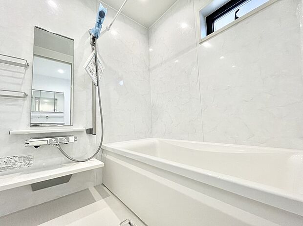 ◆No.5◆～Bath Room～　足を伸ばして入浴することが可能！一日の疲れを癒す貴重なバスタイムです。お子様とご一緒でも十分な広さなので、リビングとは違った家族団欒のひと時をお楽しみいただけます。