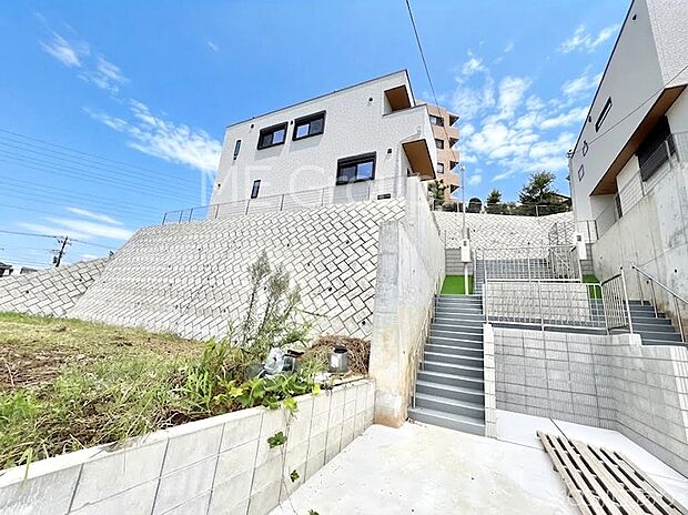 ◆No.5◆～Exterior～　千葉都市モノレール2号線「穴川」駅徒歩7分！駅近の利便性と豊かな自然を享受する住環境のもと、彩り豊かな快適な暮らしは家族を笑顔にしてくれそうです。