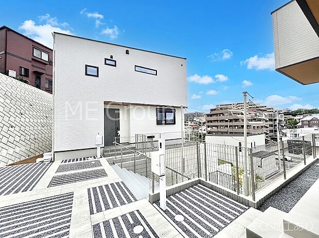 たっぷりの陽光と心地よい風が舞い込む住まい