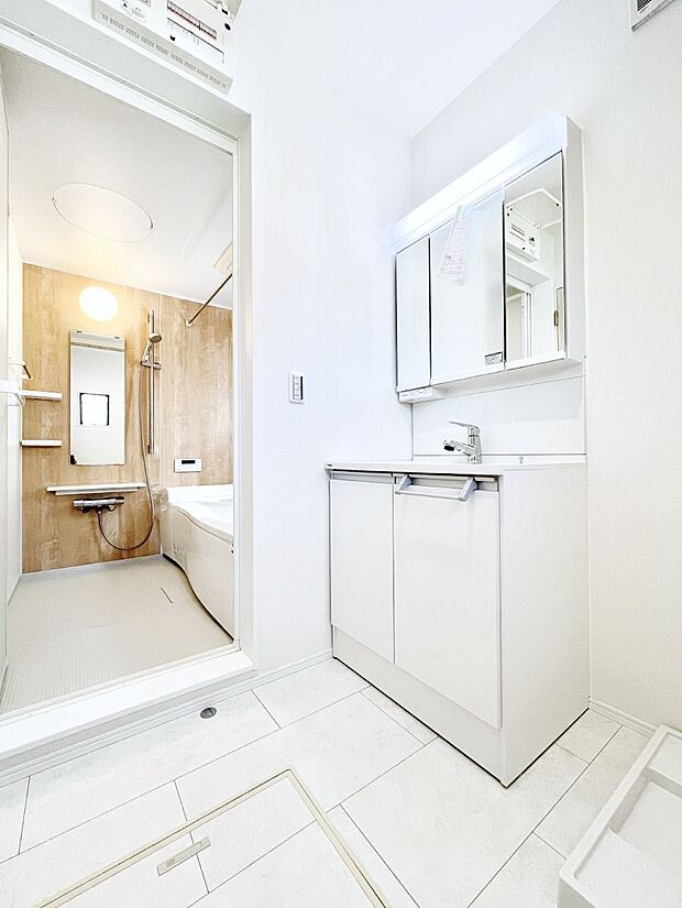 清潔感のある快適空間です。毎日の身支度も気持ち良くお使い頂けます。