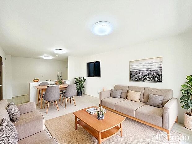 ◆A号棟◆〜Living〜　家族の食事や団らんのほか、子どもを遊ばせたり、友人を招いたりするLDKは住まいの中心。長時間過ごす場所だから、その空間は住まい全体の居心地を左右します。※家具はCGです