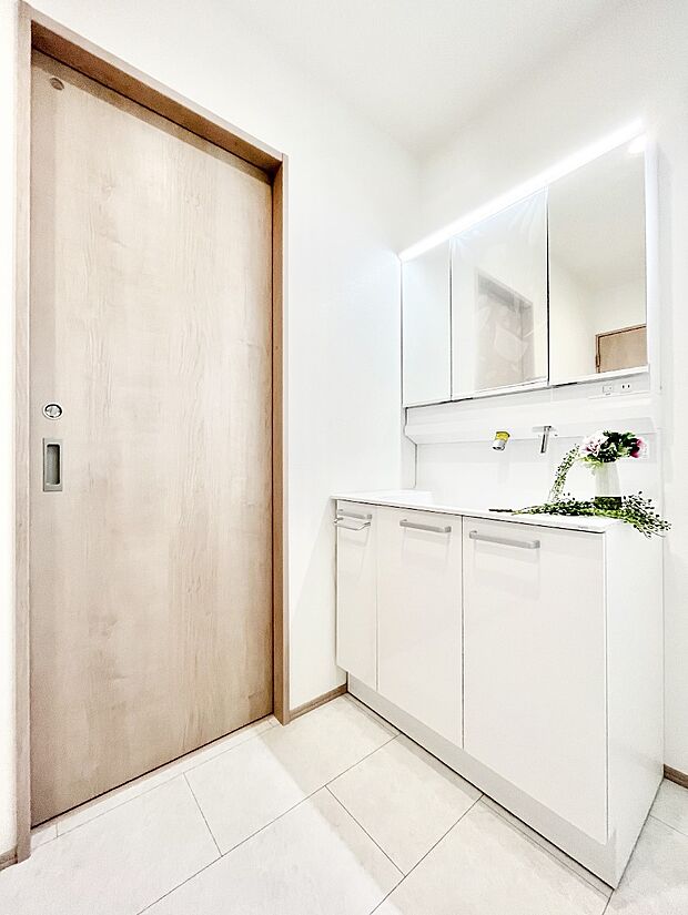 清潔感溢れるホワイトカラーを基調としたランドリースペース