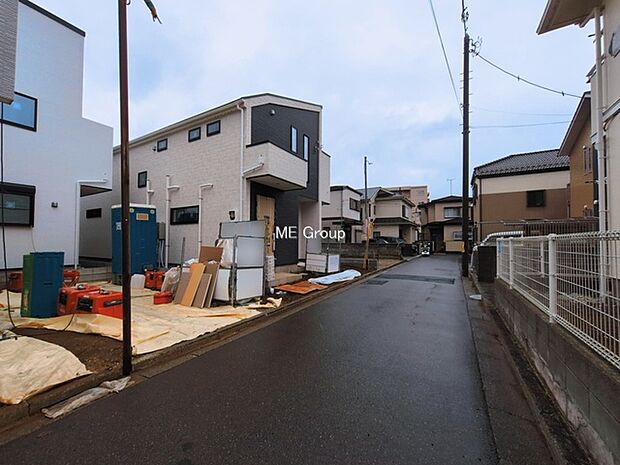 ~Exterior~ 前面道路:北 3.6m 公道 前面道路は閑静な住宅地をはしる車通りの少ない道路。駐車の出し入れもらくらくです!ご不明点・現地見学のご希望は、お気軽にお問い合わせください!