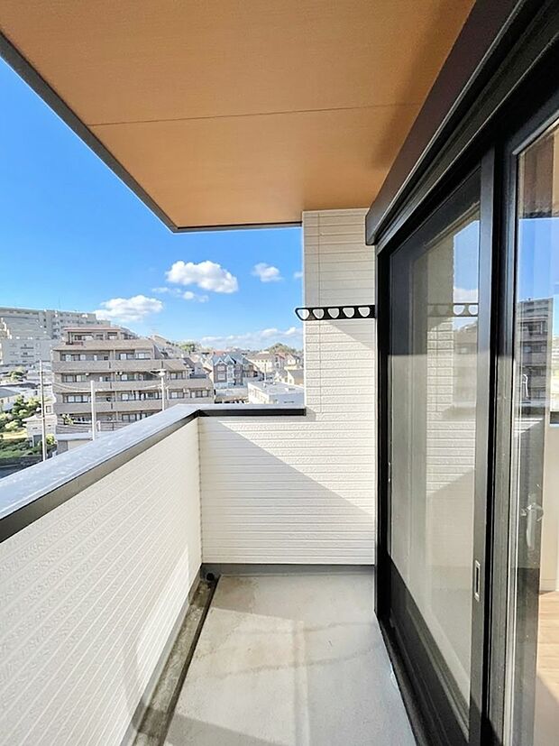 ゆったりバルコニーだから沢山お洗濯ものを干せます。