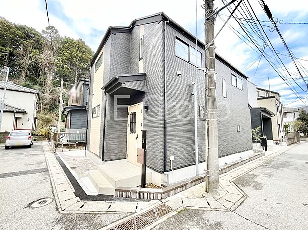 〜Exterior〜 周辺には学校や買物施設もあり生活、子育てに適した環境が広がっています!「永住地」として、物件のご見学だけではなく、周辺の環境や通学できる学校についてもご相談ください!