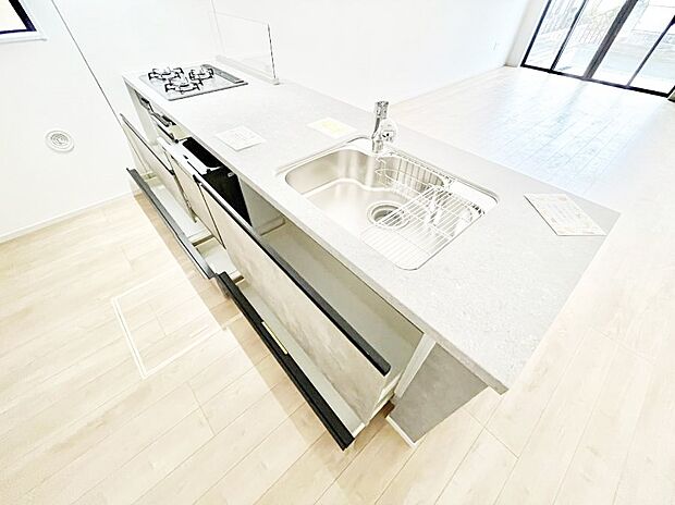 使いやすさを優先したスライド式収納タイプ!