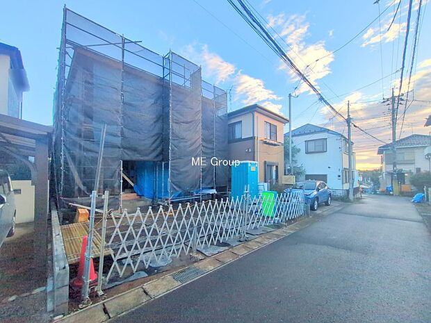 〜Exterior〜 前面道路:前面道路は閑静な住宅地をはしる車通りの少ない道路。駐車の出し入れもらくらくです!ご不明点・現地見学のご希望は、お気軽にお問い合わせください!