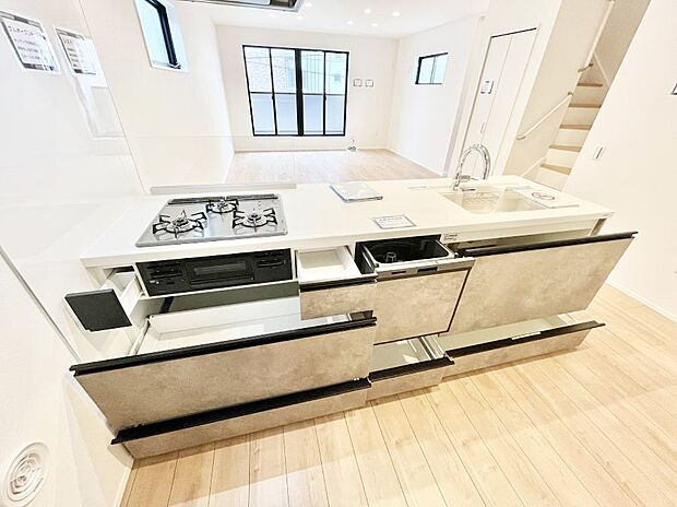 使いやすさを優先したスライド式収納タイプ!