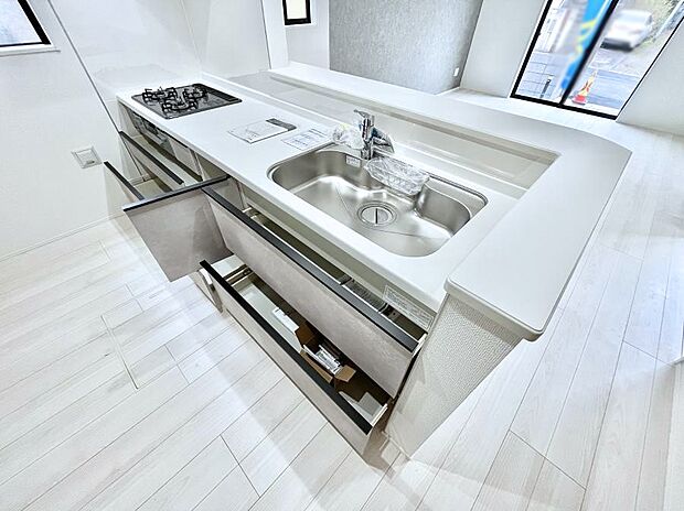 使いやすさを優先したスライド式収納タイプ！