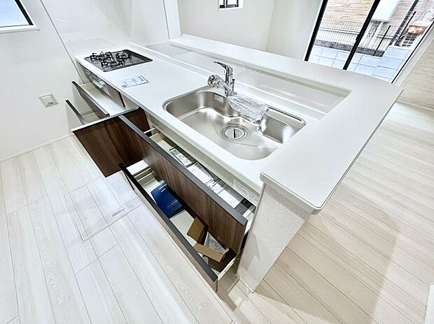 使いやすさを優先したスライド式収納タイプ!