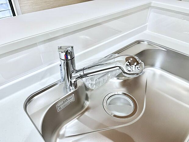 いつでも清潔なおいしいお水を。一つの水栓で水道水と浄水を使い分け。