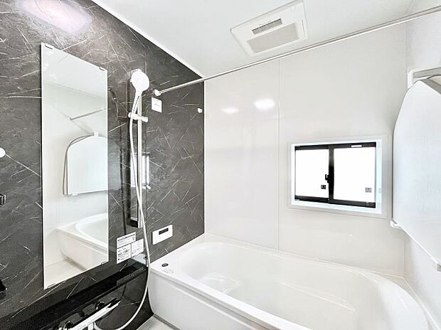 落ち着いた雰囲気でゆっくりお寛ぎいただけるバスルーム