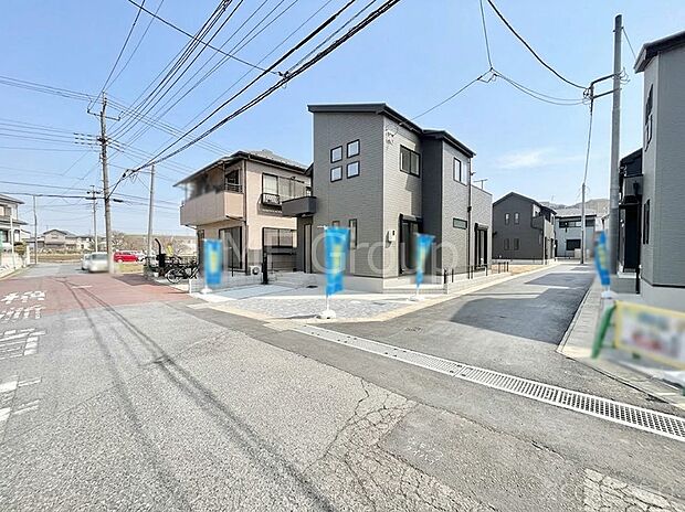 角地なので日当たりも良く、お家が堂々として見えます。