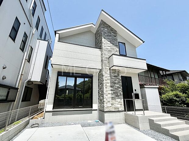 ~Exterior~ 閑静な住宅地で子育て家族に最適。緑に恵まれたエリアでお散歩も快適で、自然に包まれた穏やかな暮らしを叶える住環境です。緑の潤いを感じながらホッと過ごせそう。