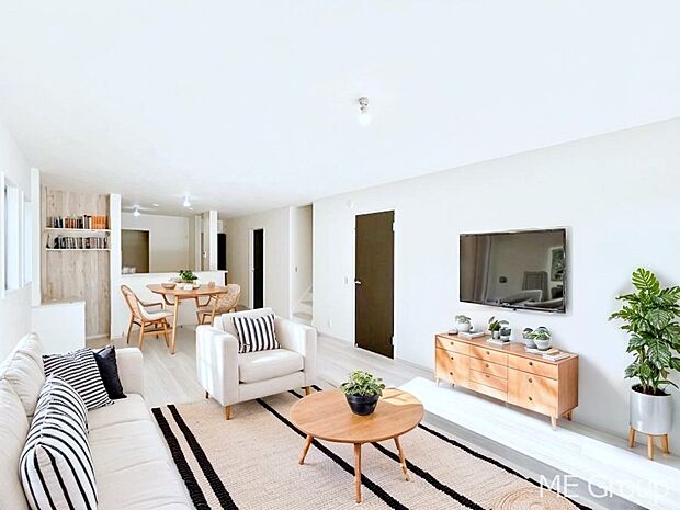 ◆1号棟◆〜Living〜 家族の食事や団らんのほか、子どもを遊ばせたり、友人を招いたりするLDKは住まいの中心。長時間過ごす場所だから、その空間は住まい全体の居心地を左右します。 ※家具はCGです