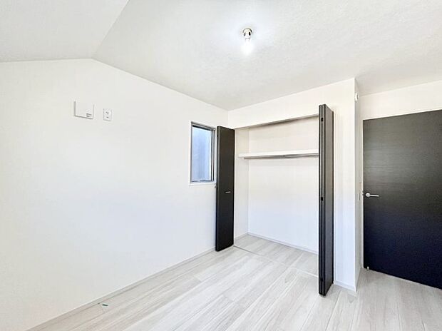 ◆1号棟◆~Bed Room~ 子供部屋はお子様にとって大変重な役割があります。子供一人で過ごす空間を与えることで、宿題や勉強時間も自然と増えまた自ら部屋の片付けや掃除なども促すことに繋がります。