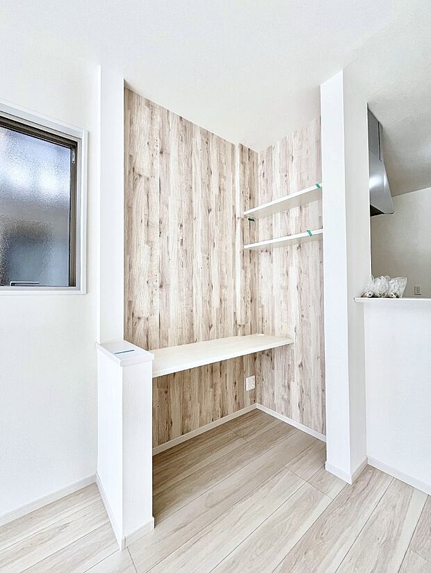 ◆1号棟◆リビングカウンター。リモートワークやお子様の勉強机など、作業スペースにおすすめです。