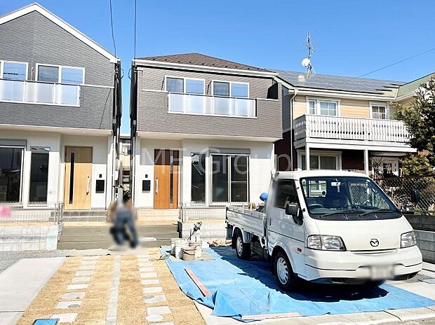 ◆2号棟◆~Exterior~ 閑静な住宅地で子育て家族にピッタリ。 毎日のお散歩も快適な緑に恵まれたエリアで、自然に包まれた穏やかな暮らしを実現するための、ゆとりある住環境が整っています。