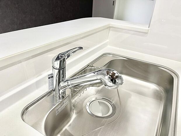 いつでも清潔なおいしいお水を。一つの水栓で水道水と浄水を使い分け。