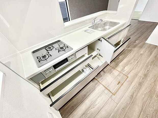 使いやすさを優先したスライド式収納タイプ！