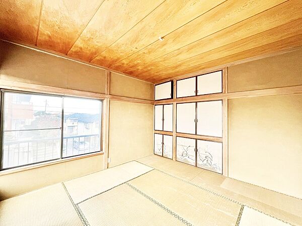 窓からのやさしい光が心地よいプライベートルーム