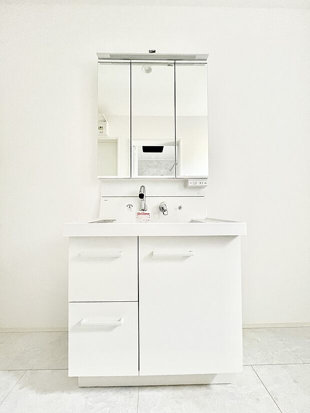 収納力と機能性に優れた洗面化粧台