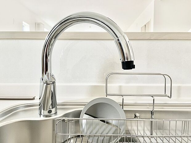 蛇口に触れず、手をかざすだけで、出水・止水できるタッチレス水栓