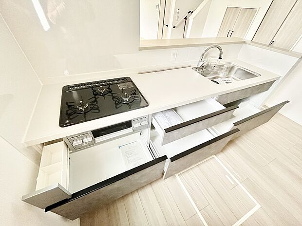 使いやすさを優先したスライド式収納タイプ!