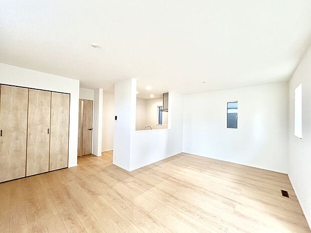 落ち着いた雰囲気のLDKは家族みんなの快適空間