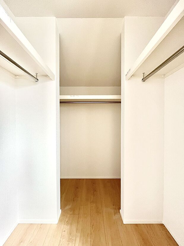 ウォークインクローゼット付きで生活空間を広く利用できます。