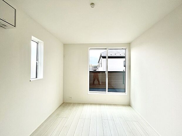 ◆5号棟◆~Bed Room~ 子供部屋はお子様にとって大変重な役割があります。子供一人で過ごす空間を与えることで、宿題や勉強時間も自然と増えまた自ら部屋の片付けや掃除なども促すことに繋がります。