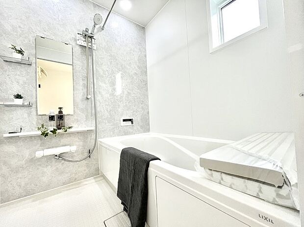 ◆5号棟◆～Bath Room～　足を伸ばして入浴することが可能！一日の疲れを癒す貴重なバスタイムです。お子様とご一緒でも十分な広さなので、リビングとは違った家族団欒のひと時をお楽しみいただけます。