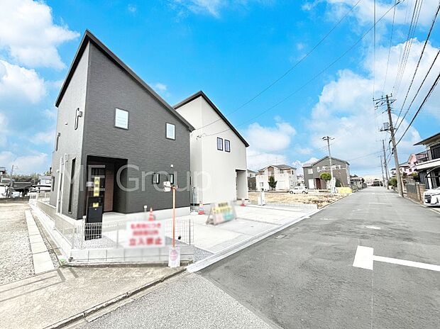 ～Exterior～　前面道路は閑静な住宅地をはしる車通りの少ない道路。駐車の出し入れもらくらくです！ご不明点・現地見学のご希望は、お気軽にお問い合わせください！