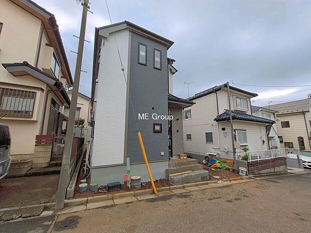 ~Exterior~ 周辺には学校や買物施設もあり生活、子育てに適した環境が広がっています!「永住地」として、物件のご見学だけではなく、周辺の環境や通学できる学校についてもご相談ください!