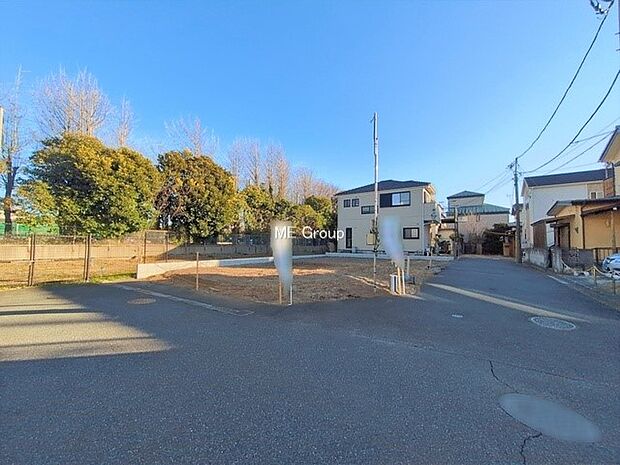 〜Exterior〜 前面道路は閑静な住宅地をはしる車通りの少ない道路。駐車の出し入れもらくらくです!ご不明点・現地見学のご希望は、お気軽にお問い合わせください!