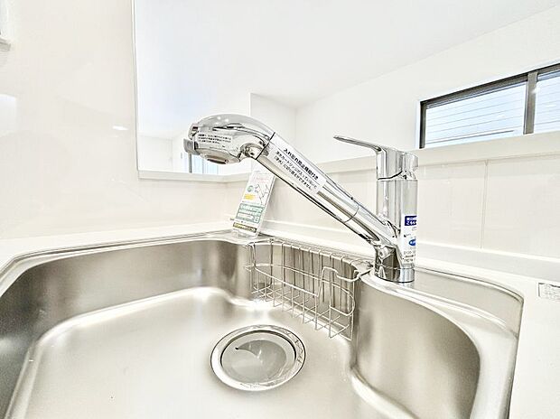 いつでも清潔なおいしいお水を。一つの水栓で水道水と浄水を使い分け。